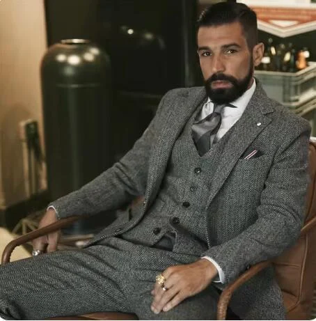 AutumnWinter Herringbone British-Style Retro Gentlemans Slim-Fit Three-Piece Suit Casual Set - Image 4