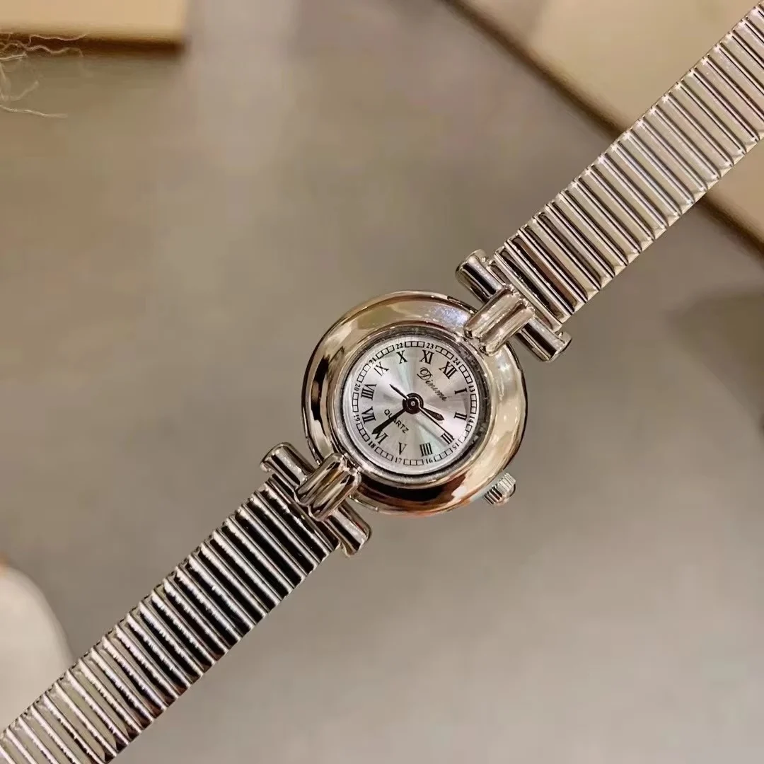 Fashionable Trend Quartz Watch Retro Lamp Luxurious Women's Watch - Image 4