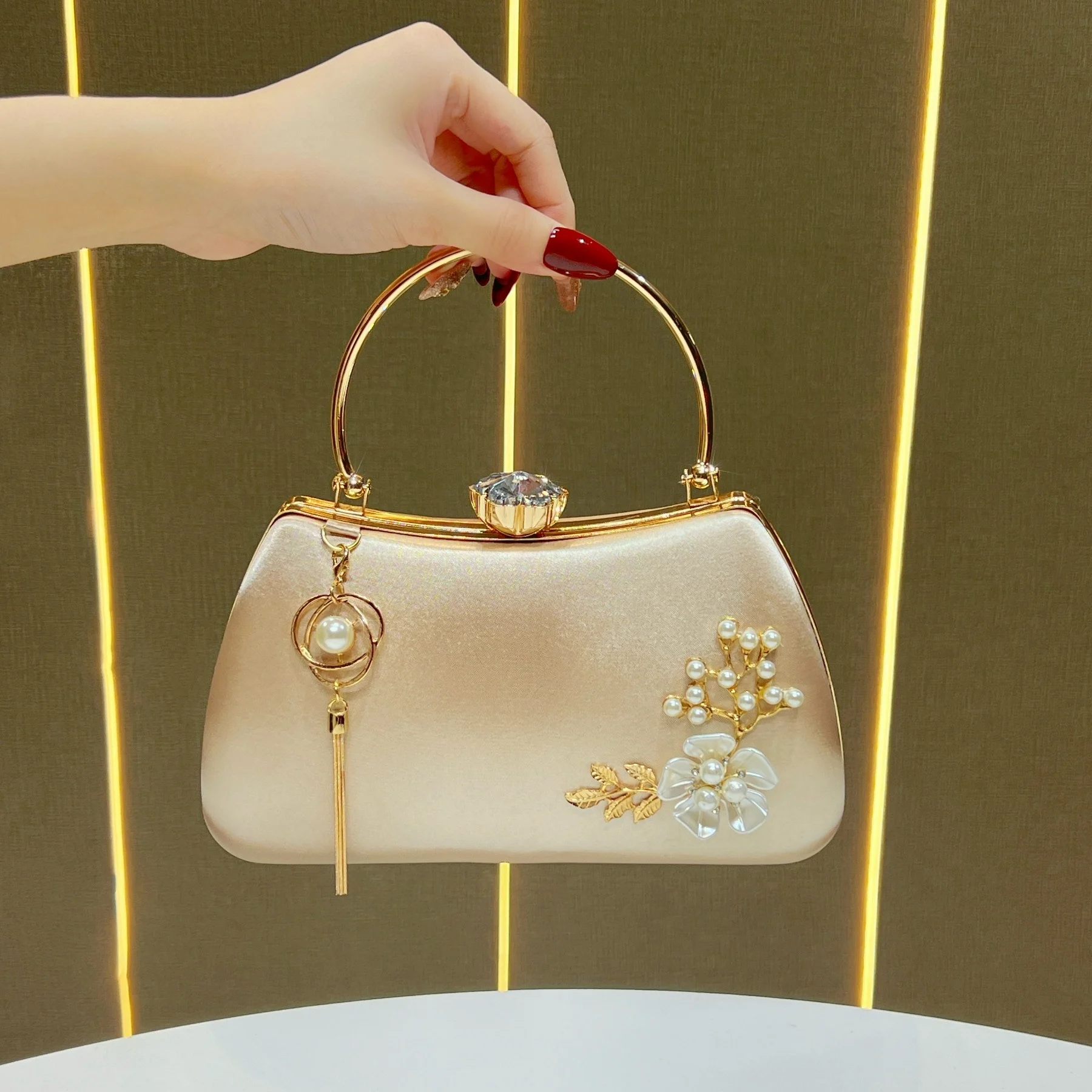 Pearl-encrusted Diamond-studded Tassel Pendant Handbag - Image 7