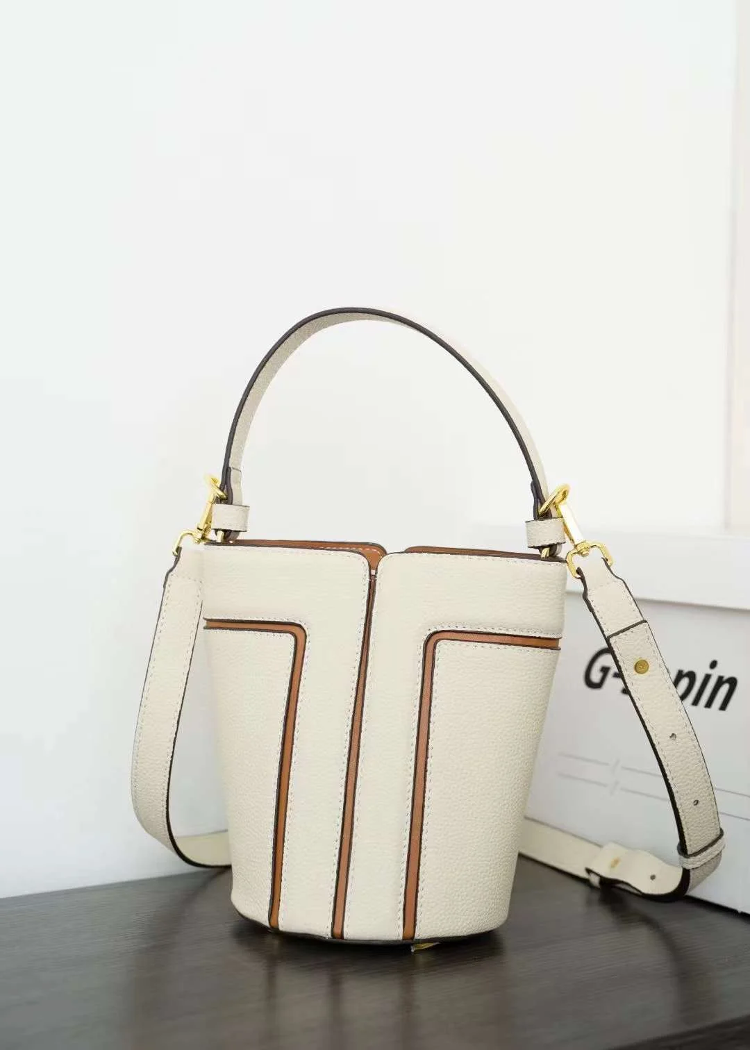 Top Layer Cowhide Trendy Large Capacity Tote Shoulder Bag - Image 9
