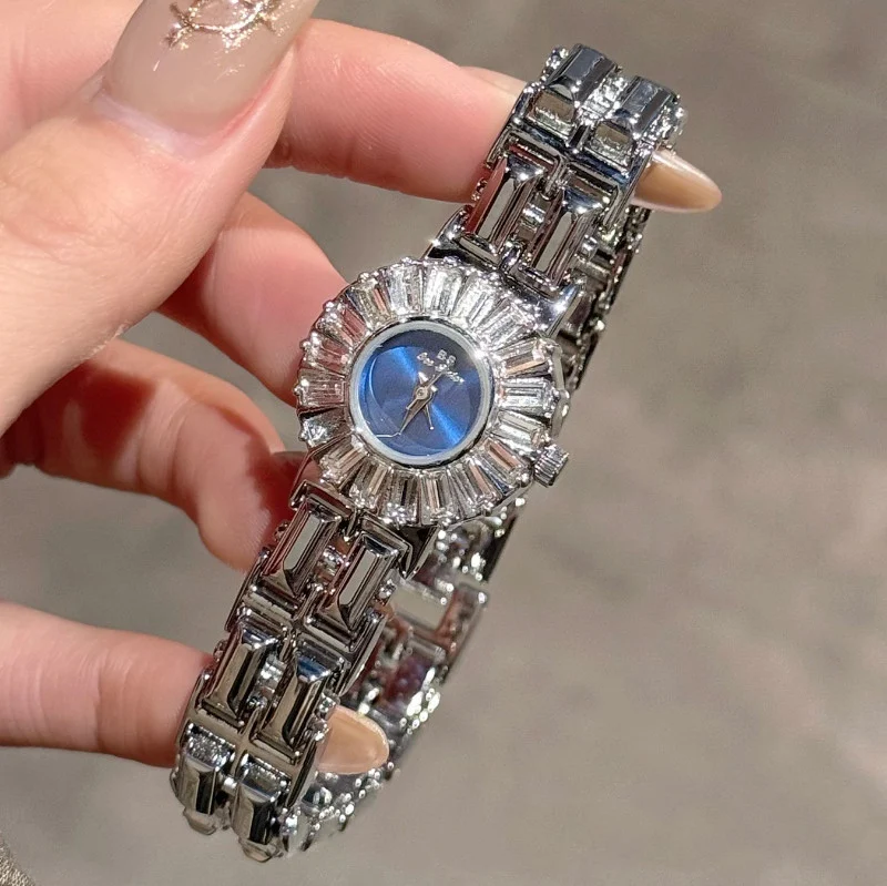 Luxury Niche High-end Watch With A Dazzling Diamond-studded Gold Designstylish And Sophisticated For Women - Image 3