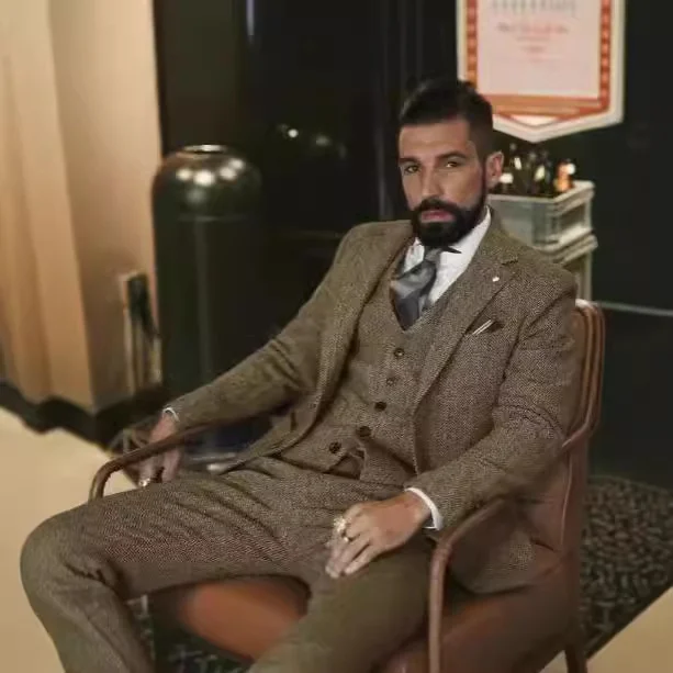 AutumnWinter Herringbone British-Style Retro Gentlemans Slim-Fit Three-Piece Suit Casual Set - Image 3