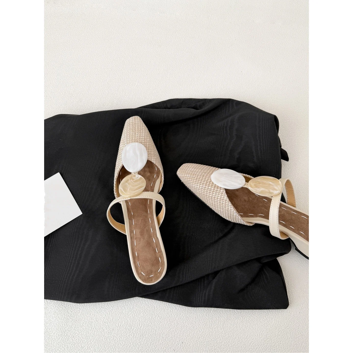 Daoguang Holiday Amber Buckle Woven Breathable Mules For Women, French One-Strap Closed Toe Summer Slide Sandals